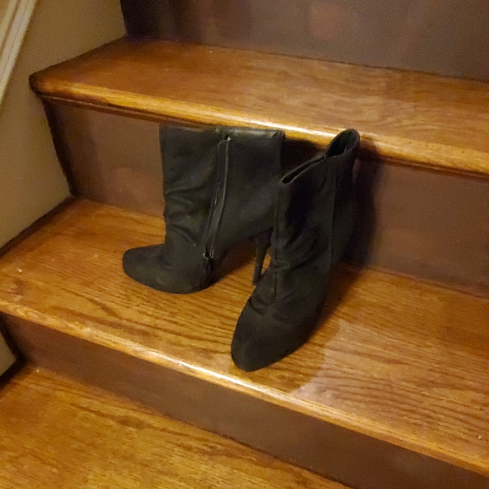 Shoes - Picture 2 of 2
